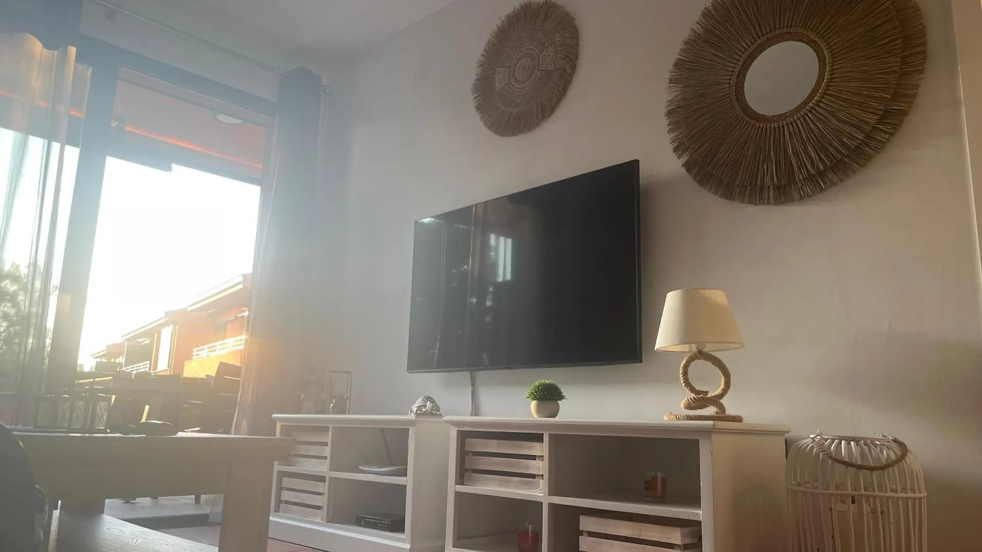 Appartement Residentiel Avec Jardin Et Piscine Calafat Apartment